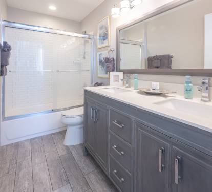 Clean and spacious Master En Suite bathroom