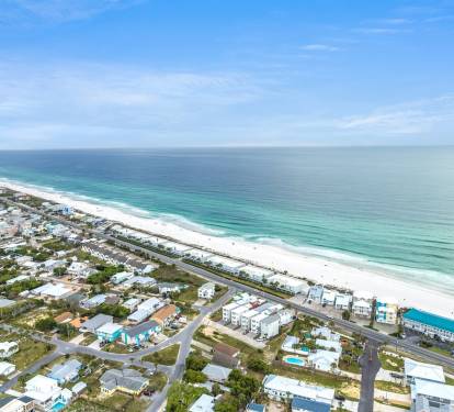 ? "9 minutes to Rosemary beach .. very close to shopping stores and restaurants."
