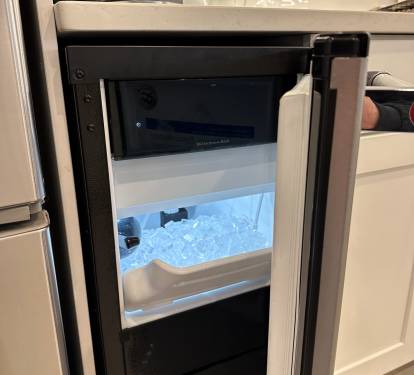 Built-in Ice Maker in the kitchen - Produces 25lbs of ice per day