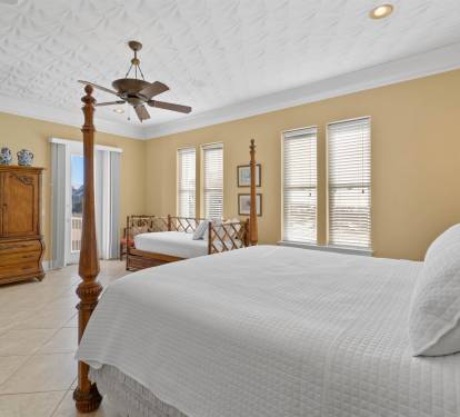 Master Bedroom (King & Daybed)