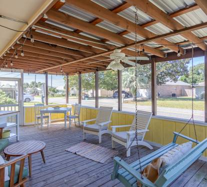 Screened Porch - Perfect for Listening to the Waves!