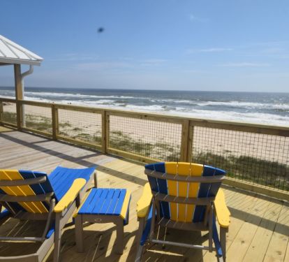 ample of seating on the deck