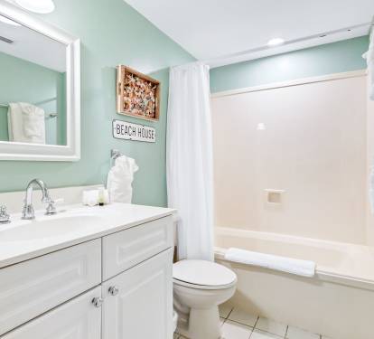 Fresh linens and towels for guests! Laundered by professional launderers