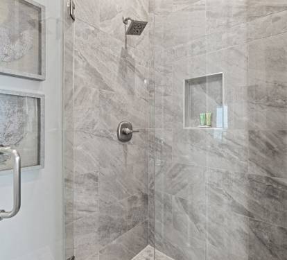 Top Floor King Bedroom Shower