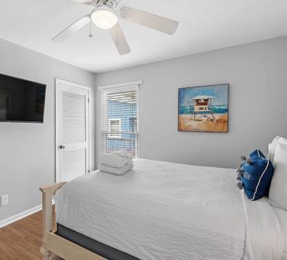 Queen room