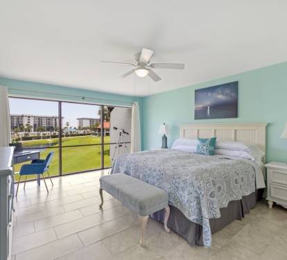 Master Bedroom, King bed with en suite.