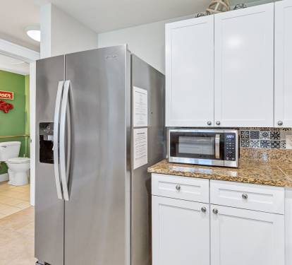 New fridge and microwave will keep you smooth sailing through your vacation. 