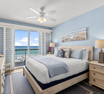 Kingsize Primary Bedroom with balcony