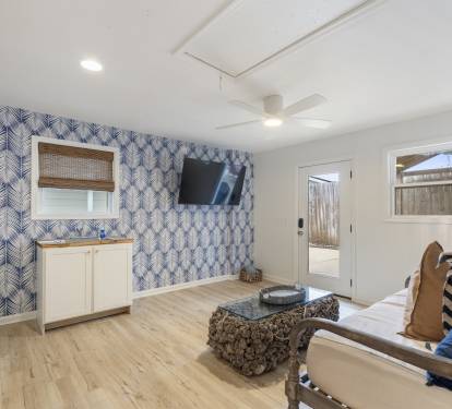 Newly Renovated: Bungalow Kitchen