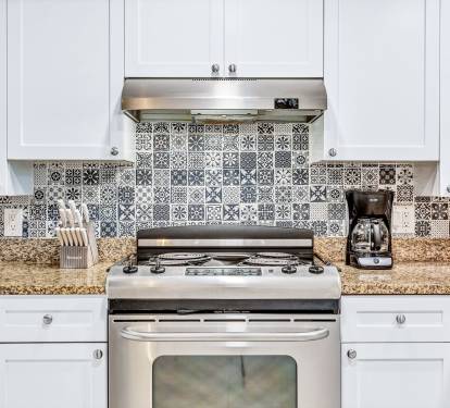 Newly remodeled B218 finishings will whisk you immediately into vacation mode. 