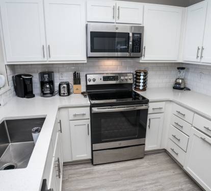 FULLY EQIPPED KITCHEN,YOUR CHOICE OF COFFEE BREWR