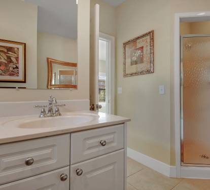 master bath also has dual sinks