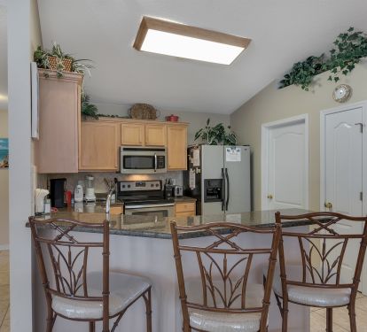 3 additional chairs at the breakfast bar