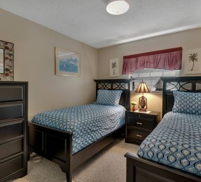 guest bedroom has two twin beds