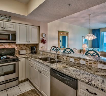 New Designer kitchen in 2017 with brazilian Granite and new stainless appliances. 