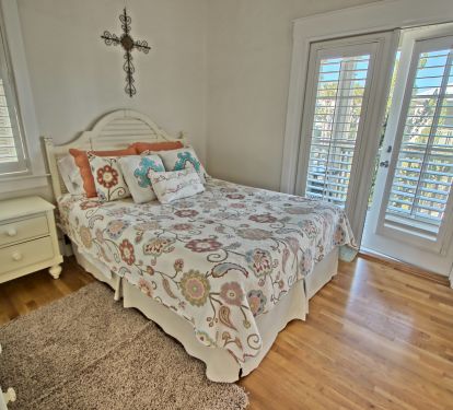 queen second floor master with full bath and balcony with swing