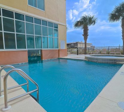 Outdoor Pool With Hot Tub 
