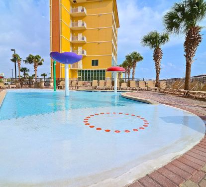 Zero Entry Children's Pool With Spray Fountains