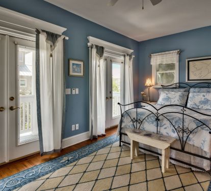 QUEEN BEDROOM