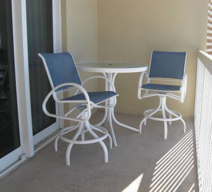 4 Counter height chairs &amp; table for unobstructed views