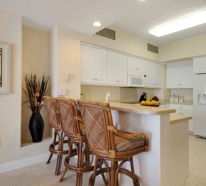 Seating for 3 at the breakfast bar overlooking the kitchen area