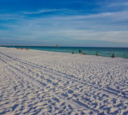 Large white beach in front of Waterscape! Only steps away from B202