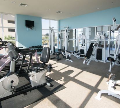 Challenging work out facilities overlooking the beach