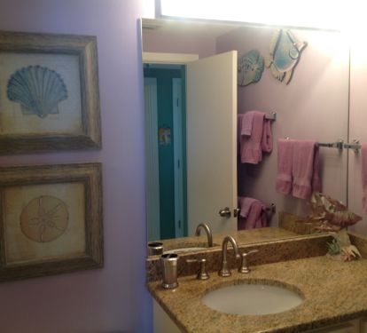 Queen bathroom, new granite countertops, tub and shower