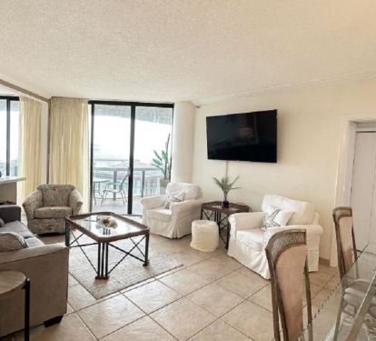 Livingroom with Queen Sofabed and Smart TV. 