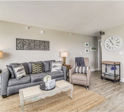 comfortable couch that pulls-out and recliner  