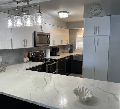 Quartz Countertops and Stainless Appliances NEW 2022