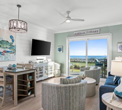 Cozy coastal retreat with panoramic ocean views and stunning sunsets 