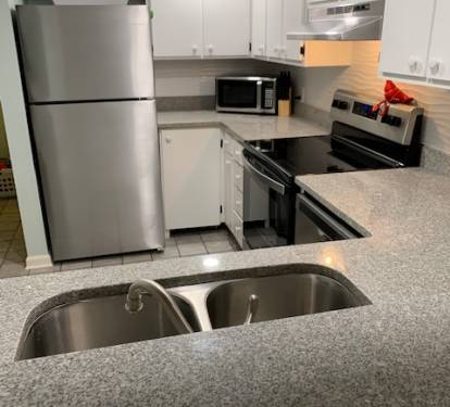 breakfst bar into kitchen