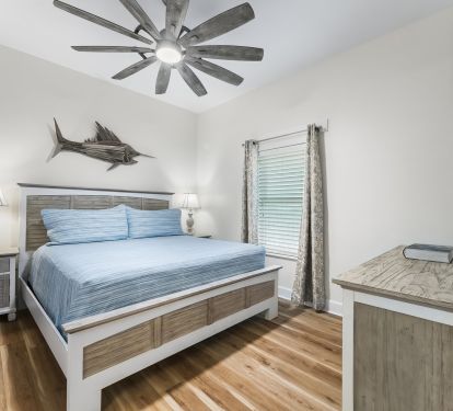 Guest King Bedroom with en suite shared bathroom