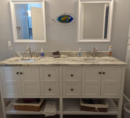 3 master BR w bathroom suites on the main level