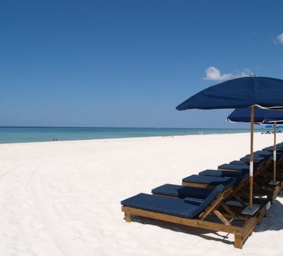 FREE Beach Service waiting for you!!! Included with rentals Mar. thru Oct.
