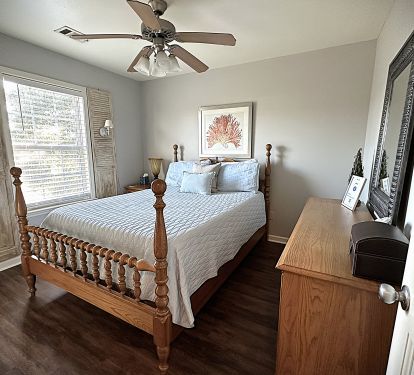 Guest Bedroom-Queen Bed