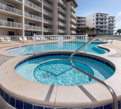 Poolside and beachfront hot tub! 