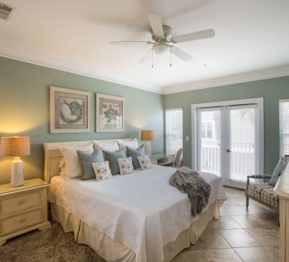Master king bdrm, walk-in closet &amp; French doors that open to the covered veranda