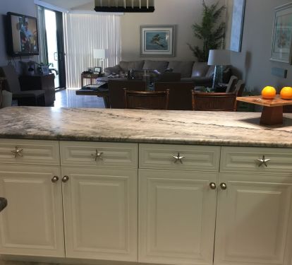 Beautiful new granite in kitchen