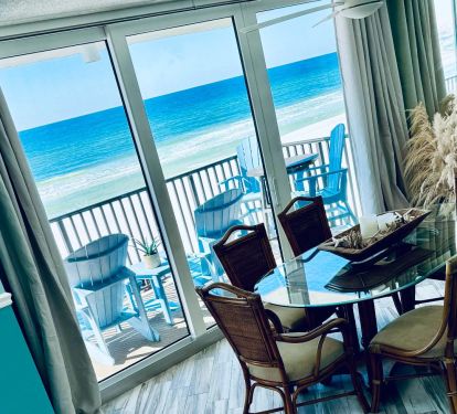 Large, Spacious Dining Area with View!