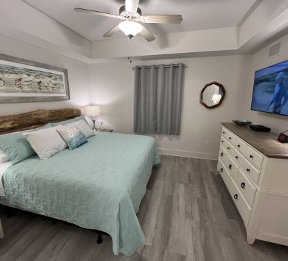 RELAX and watch Smart TV in Crabby's Master Suite with Private enSuite Bath