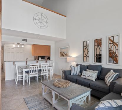 Townhouse design with large bedroom and full bath up