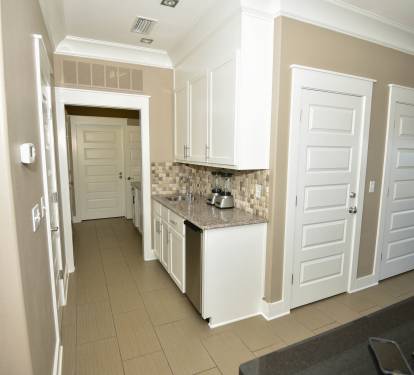 3RD FLOOR WET BAR WITH SINK, ICE-MAKER &amp; REVERSE OSMOSIS WATER FILTER SYSTEM