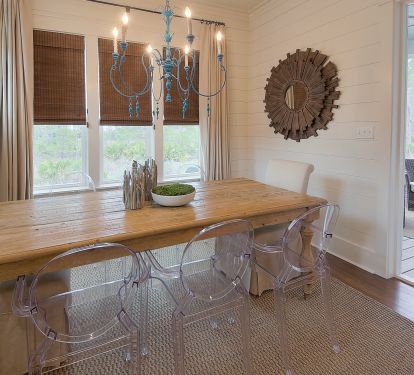 Large Dining Area With Seating For 8!