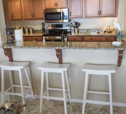 Bar area with 3 bar stools great for the kids!