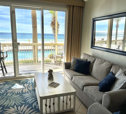 STUNNING VIEWS FROM THE COMFORT OF YOUR BEACH HOUSE ON THE MOON LIVING ROOM!