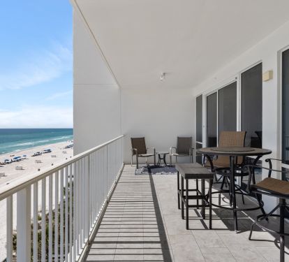 Balcony has table and chairs for six 