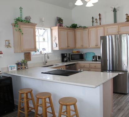 Breakfast bar and wine fridge