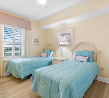 Twin bedroom